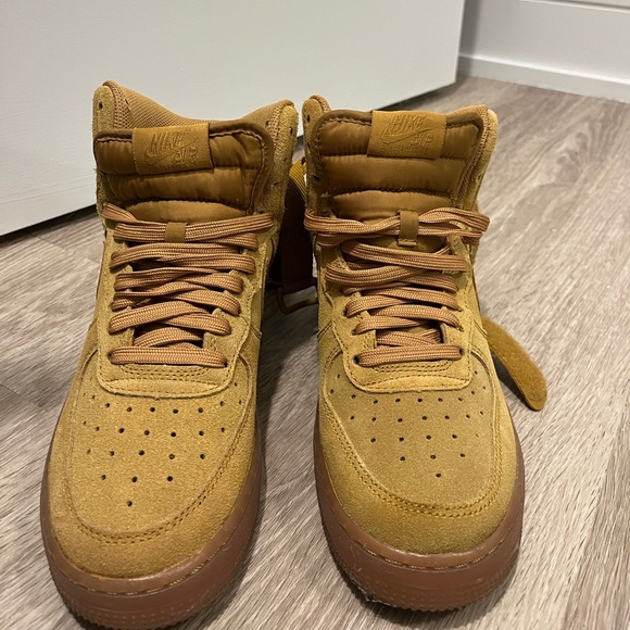 High top khaki air forces. - Picture 2 of 4
